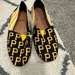 MLB Black and Yellow Loafers with Bold Monogram Design